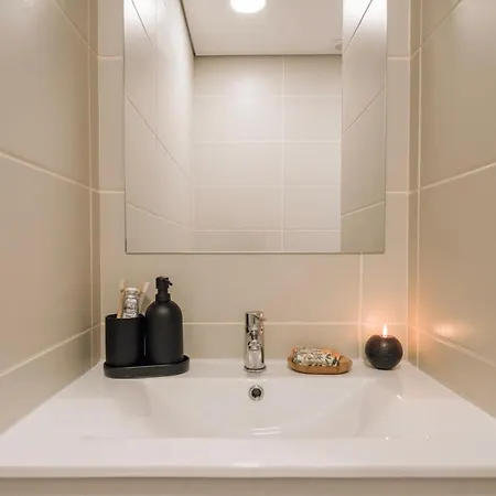 Salvia - 2 Bedrooms And Terrace In Alcantara Apartment Lissabon